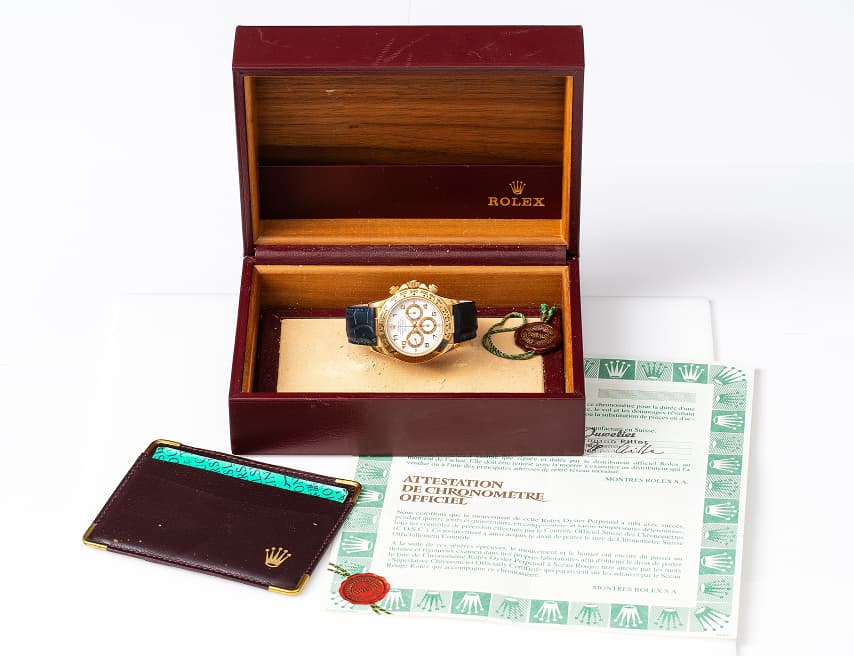 外箱・保証書・付属品がそろっている